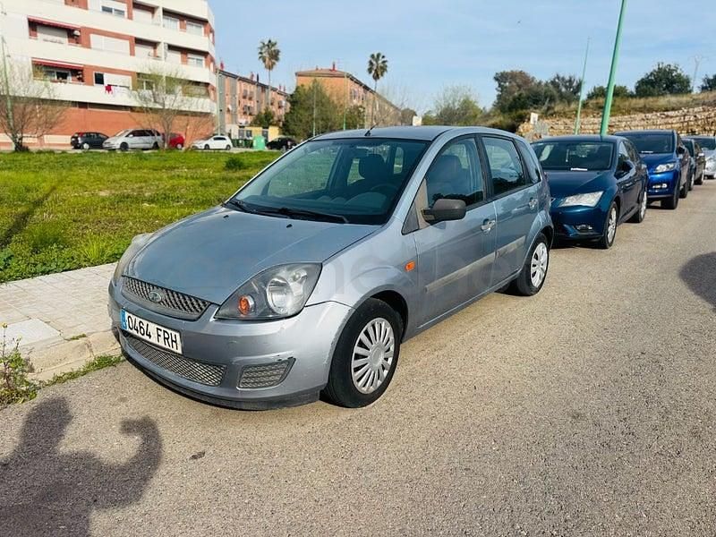 Usado Ford Fiesta Ambiente 70 CV (51 kW) 2007 Gris / plata Utilitario