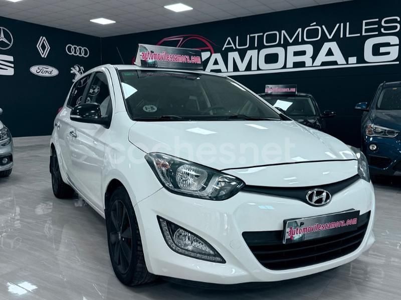 Blanco Usado 2014 Hyundai i20 Berlina | 8200 € (Precio justo) - Imagen 1/4