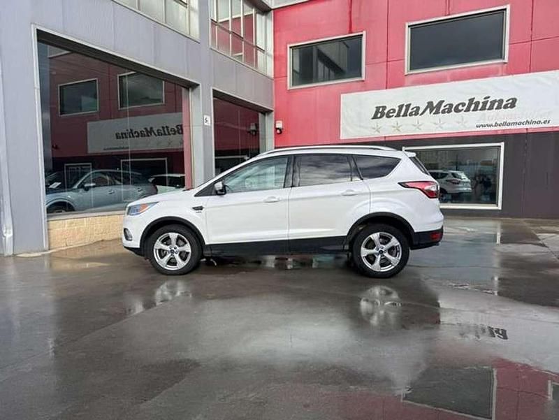 Usado Ford Kuga Titanium 150 CV (110 kW) 2017 Blanco SUV