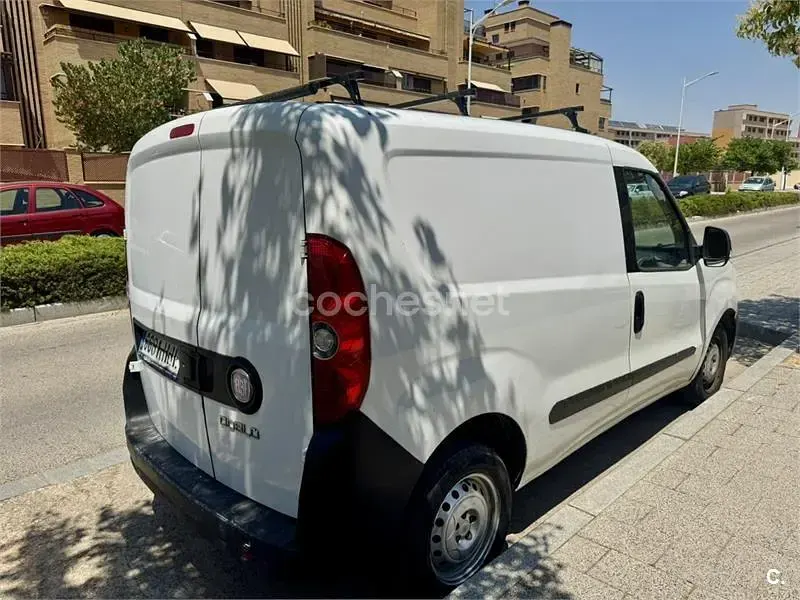 Usado Fiat Doblò 90 CV (66 kW) 2011 Blanco Monovolumen