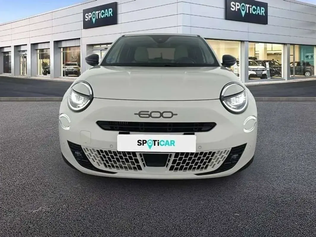 Usado Fiat 600 La Prima 101 CV (74 kW) 2024 Blanco SUV