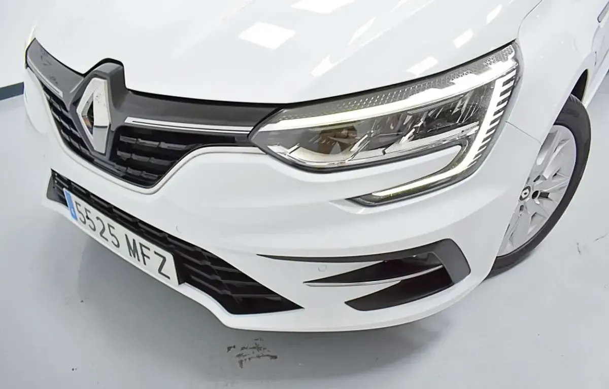Usado Renault Mégane GrandTour Business 116 CV (85 kW) 2023 Blanco Familiar