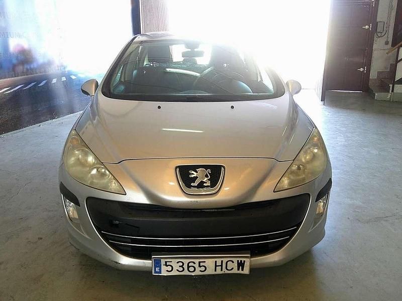 Usado Peugeot 308 Envy 92 CV (67 kW) 2011 Plateado Utilitario