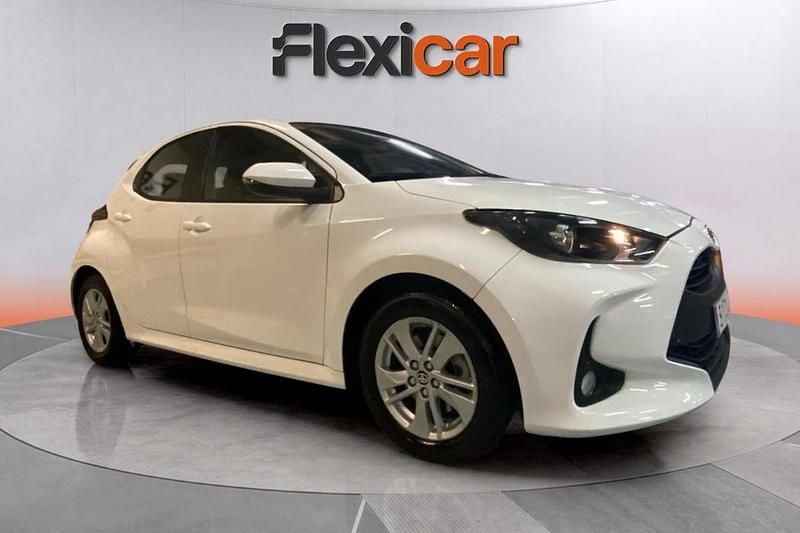 Blanco Usado 2021 Toyota Yaris Hybrid Active Utilitario | 14.790 € (Buen precio) - Imagen 1/4