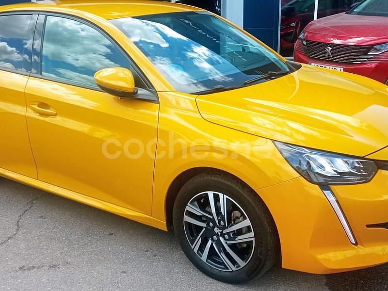 Amarillo Usado 2021 Peugeot 208 Allure Utilitario | 14.000 € (Un poco caro) - Imagen 1/4