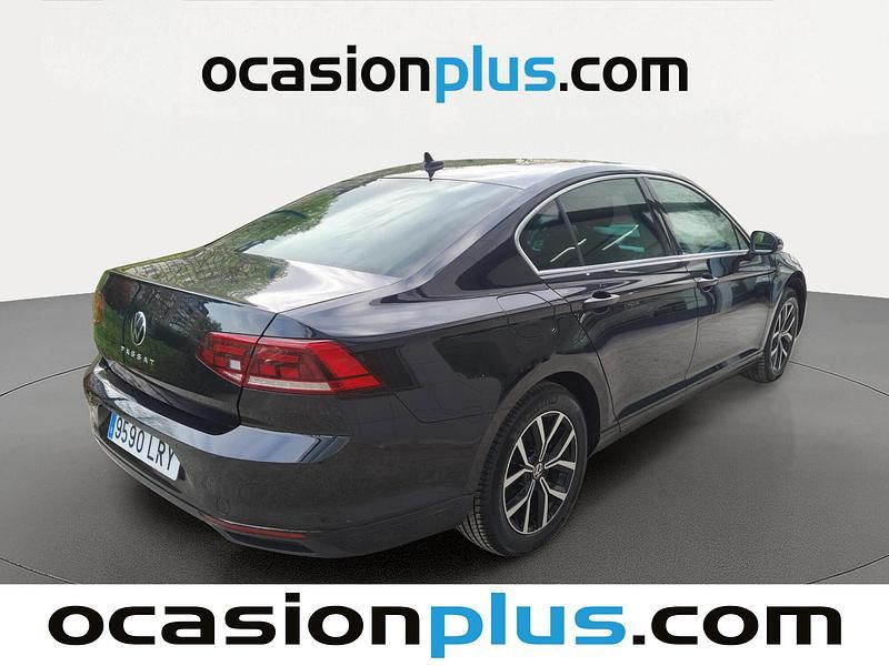 Usado VW Passat Executive 150 CV (110 kW) 2021 Negro Berlina