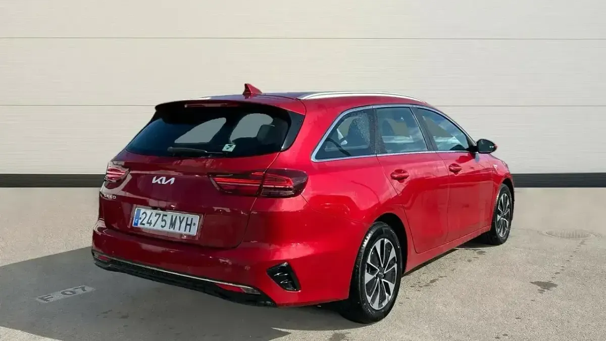 Usado Kia Ceed 100 CV (73 kW) 2025 Rojo Utilitario