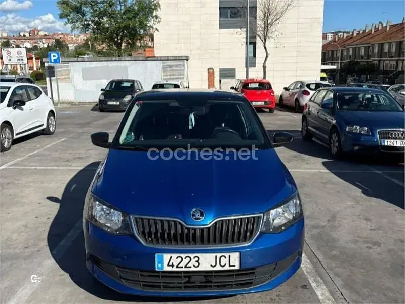 Usado Skoda Fabia Ambition 75 CV (55 kW) 2015 Azul Berlina