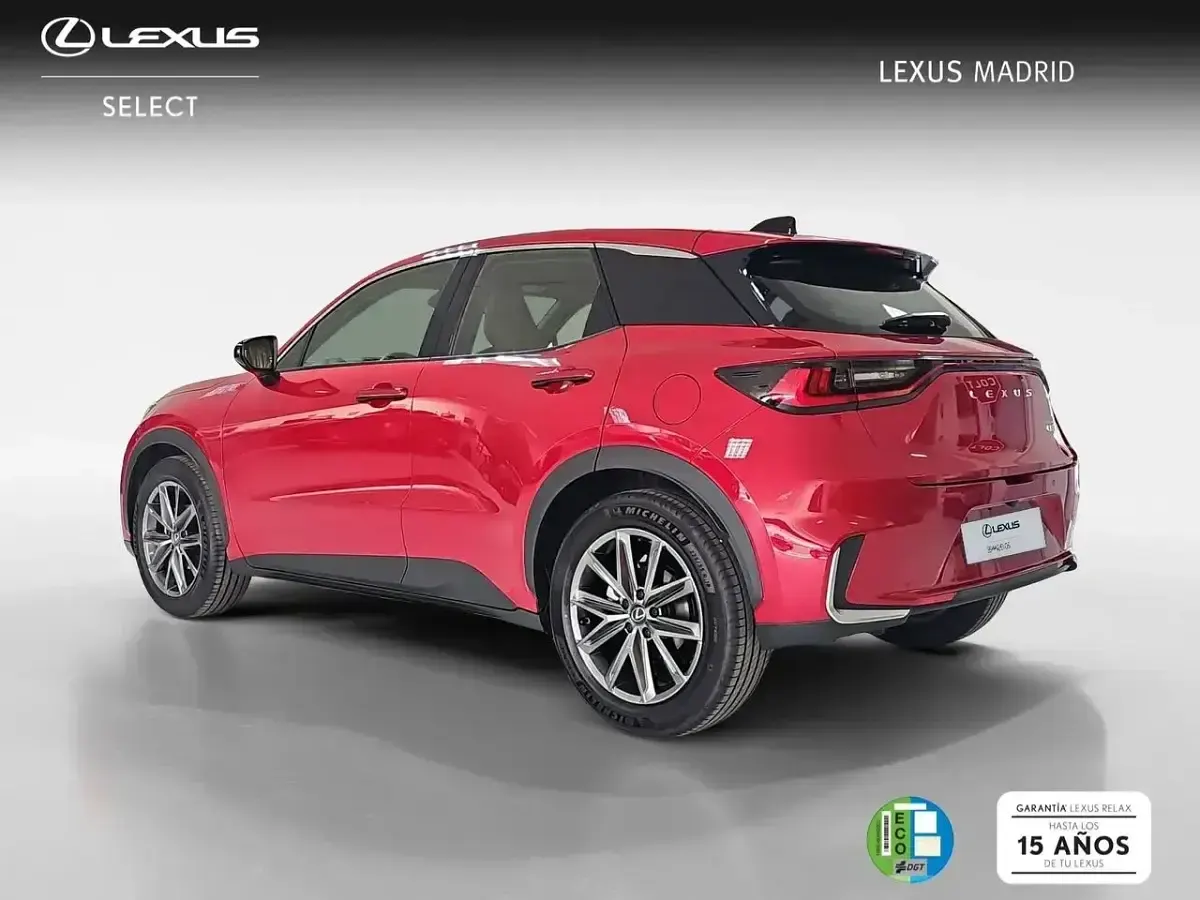 Usado Lexus LBX 136 CV (100 kW) 2025 Rojo SUV