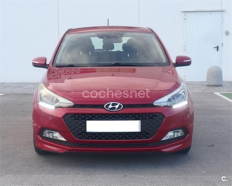 Usado Hyundai i20 84 CV (61 kW) 2015 Rojo Berlina