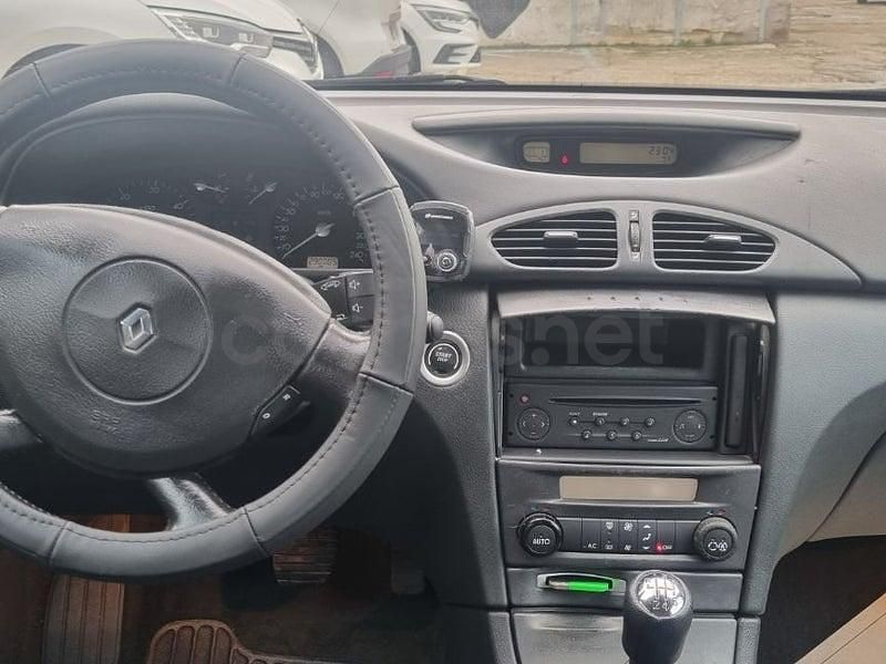 Usado Renault Laguna II Dynamique 120 CV (88 kW) 2005 Granate Berlina
