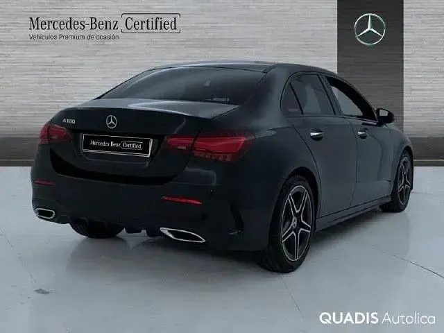 Usado Mercedes A180 136 CV (100 kW) 2025 Negro cosmos
