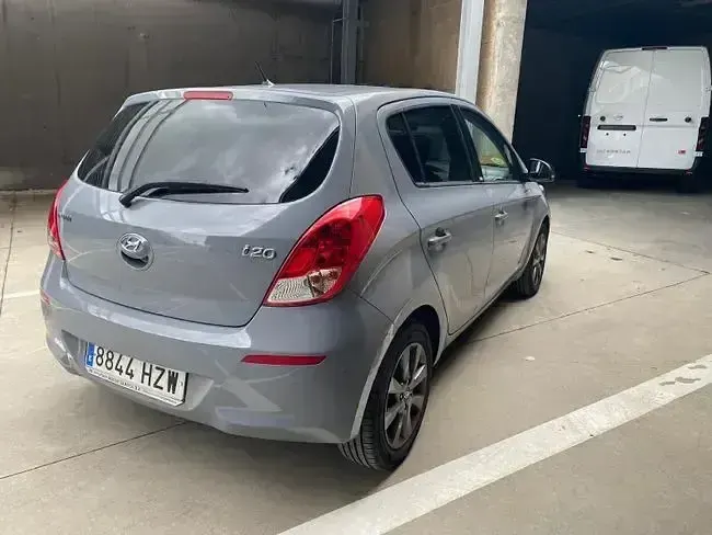 Begagnad Hyundai i20 GO! 84 HK (61 kW) 2014 Grå Halvkombi