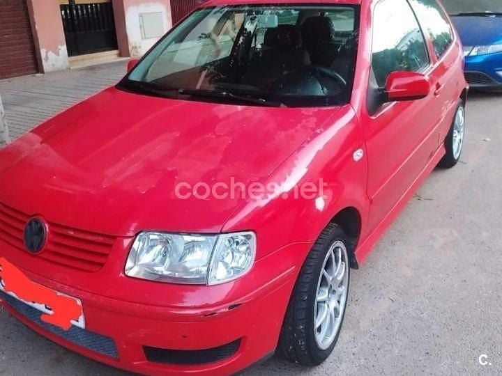 Usado VW Polo Trendline 60 CV (44 kW) 2000 Rojo Berlina