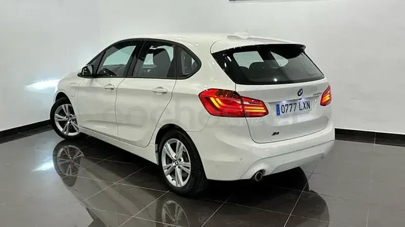Usado BMW 225 Active Tourer 245 CV (180 kW) 2022 Blanco Monovolumen