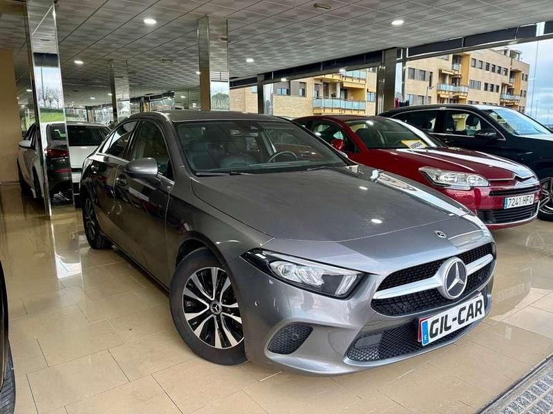 Usado Mercedes A180 116 CV (85 kW) 2021 Gris Berlina