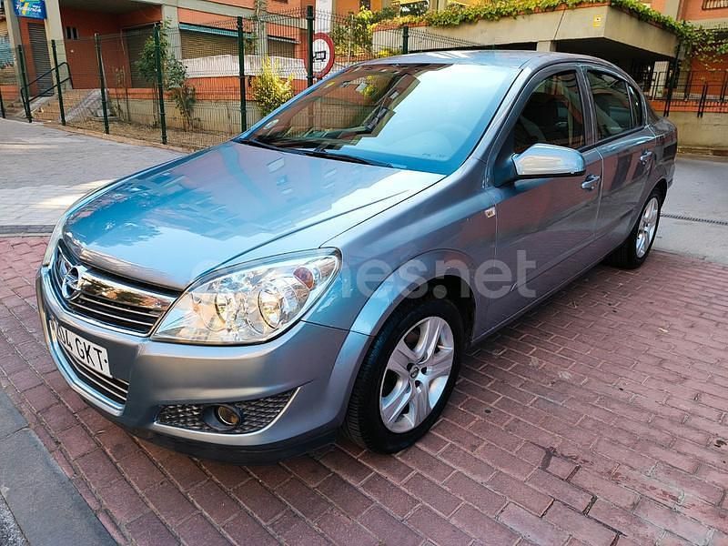 Gris / plata Usado 2009 Opel Astra Energy Berlina | 3950 € (Buen precio) - Imagen 1/4