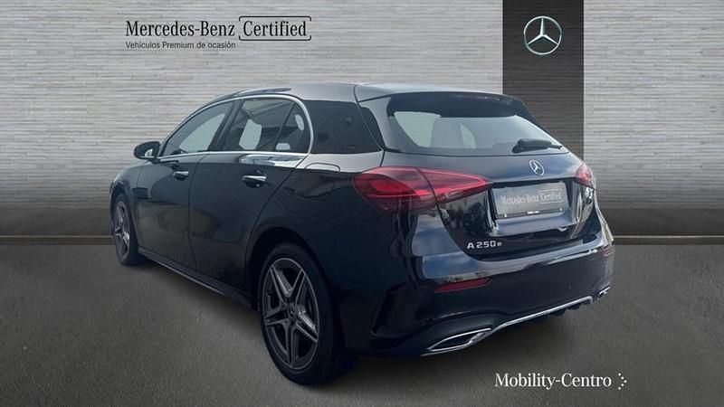 Usado Mercedes A250 163 CV (119 kW) 2024 Negro cosmos