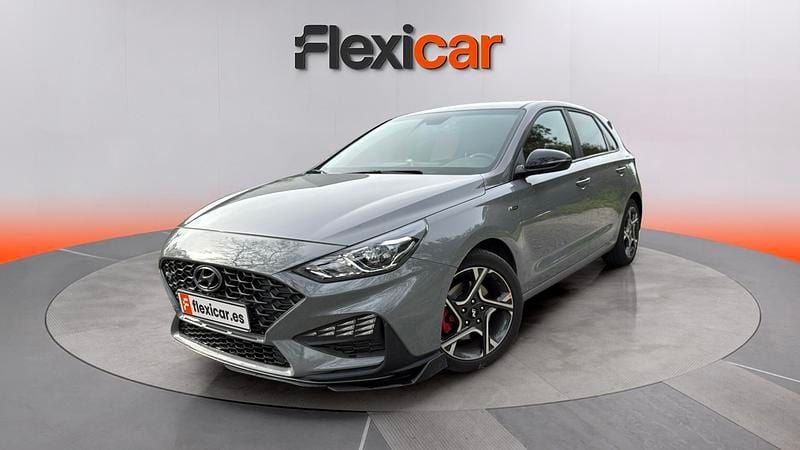 Usado Hyundai i30 N Line 120 CV (88 kW) 2023 Gris Berlina