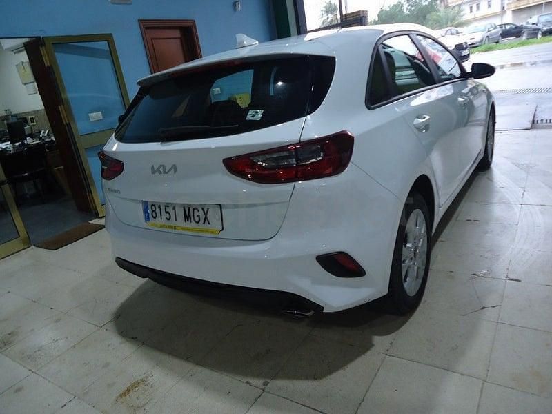 Usado Kia Ceed 101 CV (74 kW) 2023 Blanco Utilitario