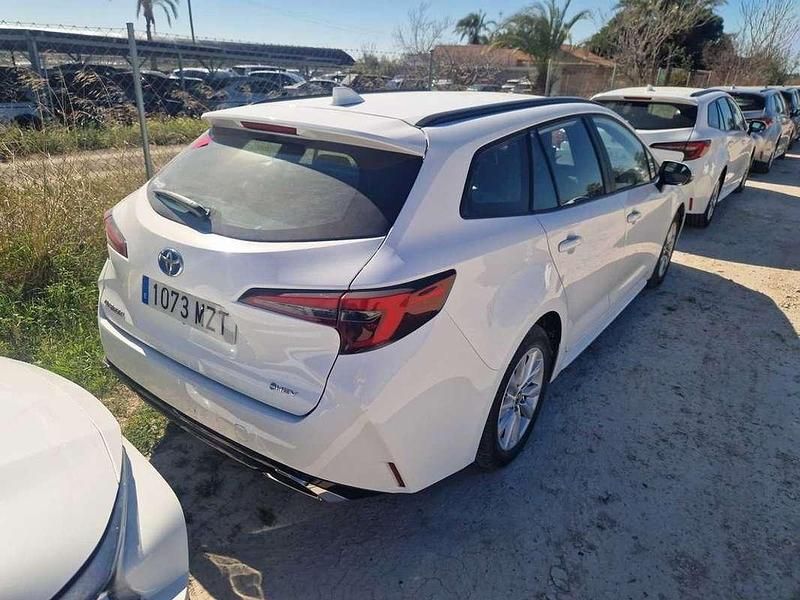 Usado Toyota Corolla Active 140 CV (102 kW) 2025 Blanco Familiar