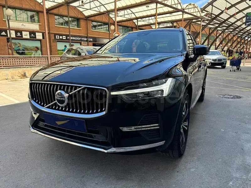 Usado Volvo XC60 Plus 350 CV (257 kW) 2022 Negro SUV