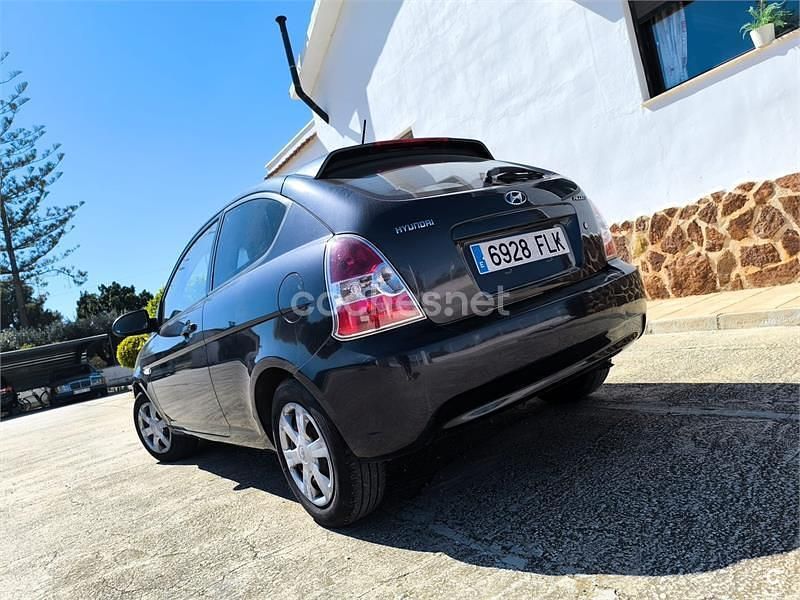 Usado Hyundai Accent 110 CV (80 kW) 2007 Negro Berlina