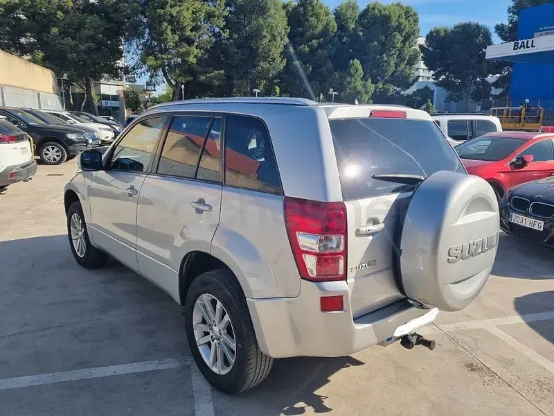 Usado Suzuki Grand Vitara 140 CV (102 kW) 2010 Gris / plata SUV