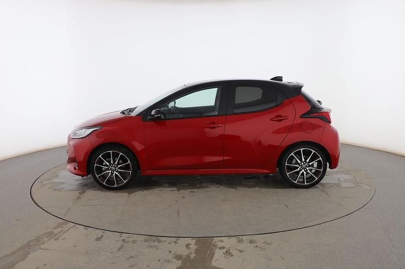 Usado Toyota Yaris Hybrid Sport 131 CV (96 kW) 2024 Rojo Berlina