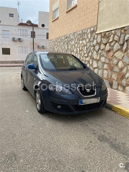 Usado Seat Altea Reference 105 CV (77 kW) 2005 Gris / plata Monovolumen