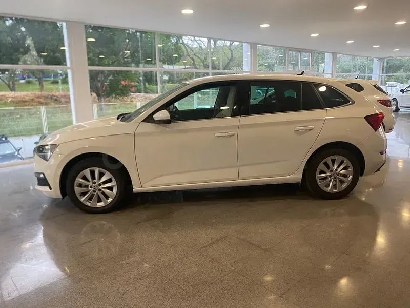 Usado Skoda 110 R Ambition 110 CV (80 kW) 2023 Blanco Berlina