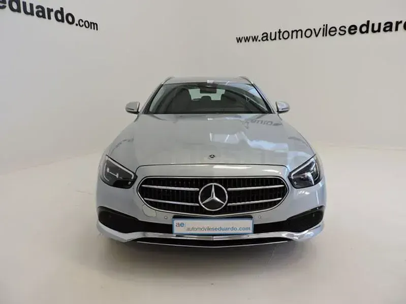 Usado Mercedes E220 194 CV (142 kW) 2022 Gris / plata Familiar