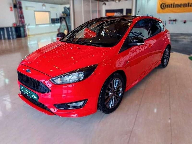 Usado Ford Focus ST-Line 184 CV (135 kW) 2018 Rojo Utilitario