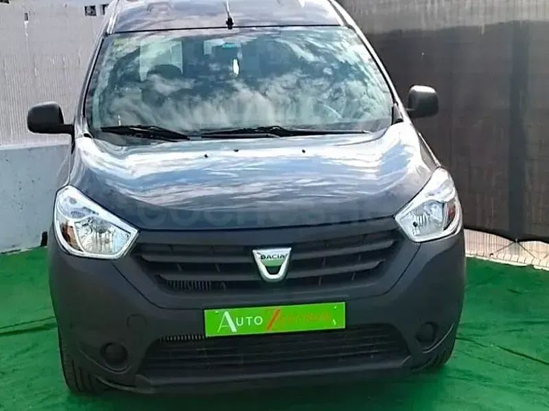 Usado Dacia Dokker Ambiance 75 CV (55 kW) 2014 Gris / plata Monovolumen