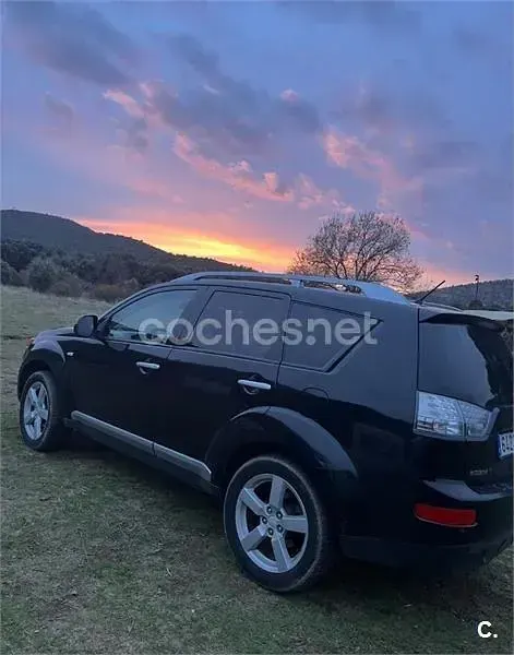 Usado Mitsubishi Outlander Plus 170 CV (125 kW) 2008 Negro SUV