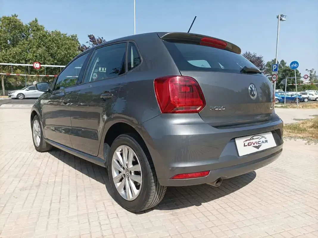 Usado VW Polo Advance 90 CV (66 kW) 2016 Gris Utilitario