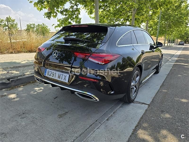 Usado Mercedes CLA250 Shooting Brake 224 CV (164 kW) 2023 Negro Familiar