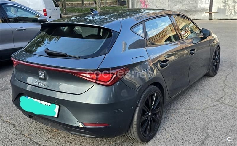 Violeta / lila Usado 2022 Seat Leon Style Berlina | 17.900 € (Buen precio) - Imagen 1/4