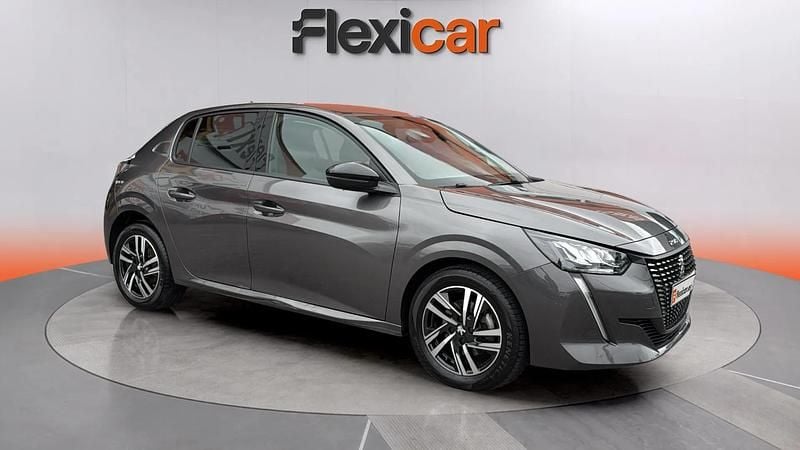 Usado Peugeot 208 Allure 101 CV (74 kW) 2023 Gris Utilitario