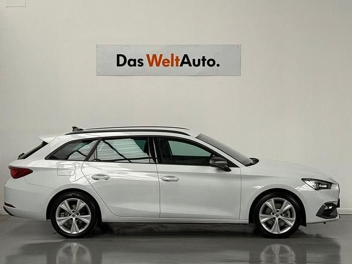 Käytetty Seat Leon FR 130 HP (95 kW) 2023 Valkoinen
