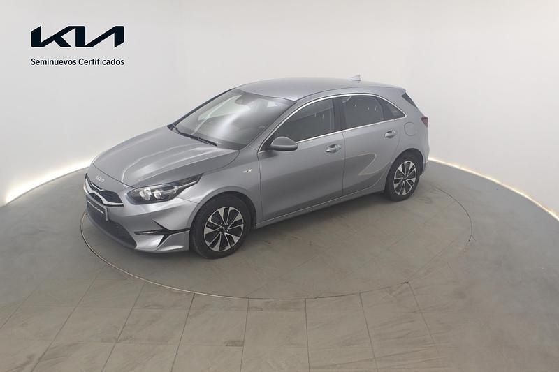 Usado Kia Ceed 100 CV (73 kW) 2025 Gris / plata Utilitario