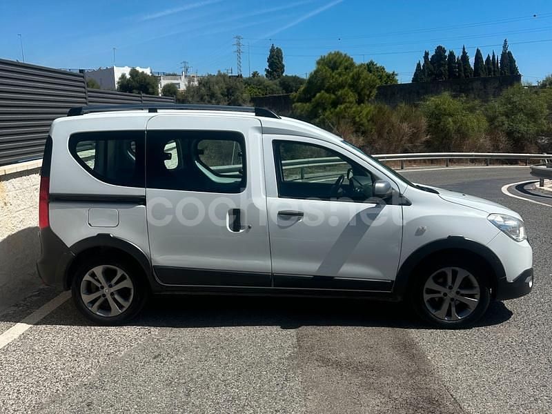 Usado Dacia Dokker Stepway 90 CV (66 kW) 2016 Blanco Monovolumen