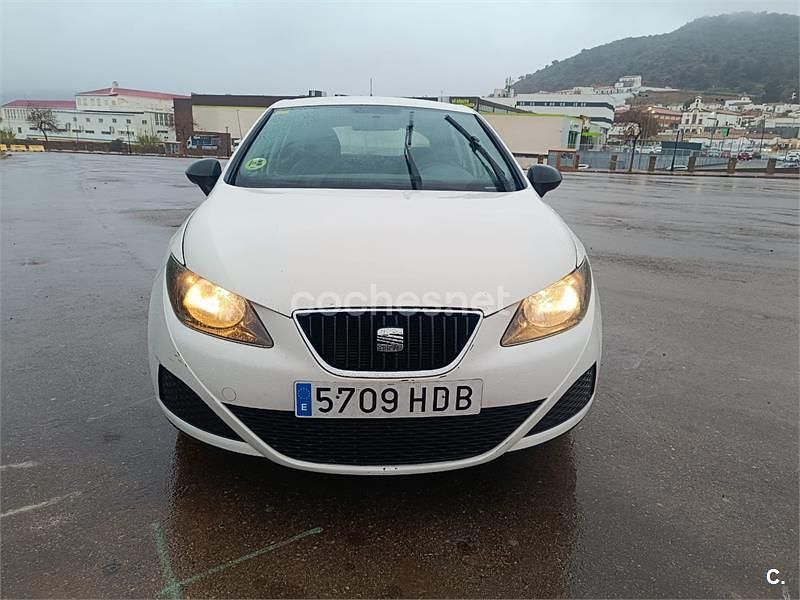 Usado Seat Ibiza Reference 90 HP (66 kW) 2011 Branco Sedan