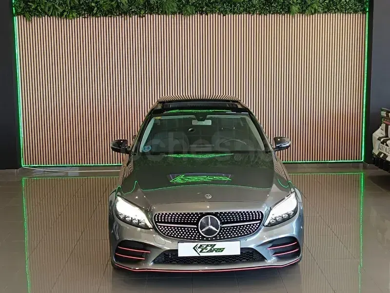 Usado Mercedes C200 160 CV (117 kW) 2020 Gris / plata Berlina
