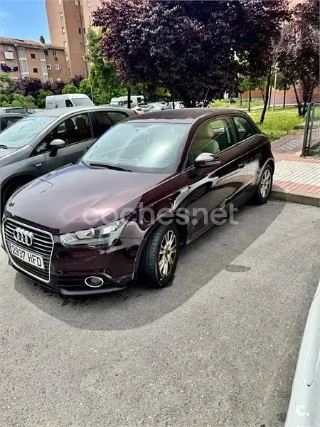Usado Audi A1 Ambition 105 CV (77 kW) 2011 Violeta / lila Utilitario