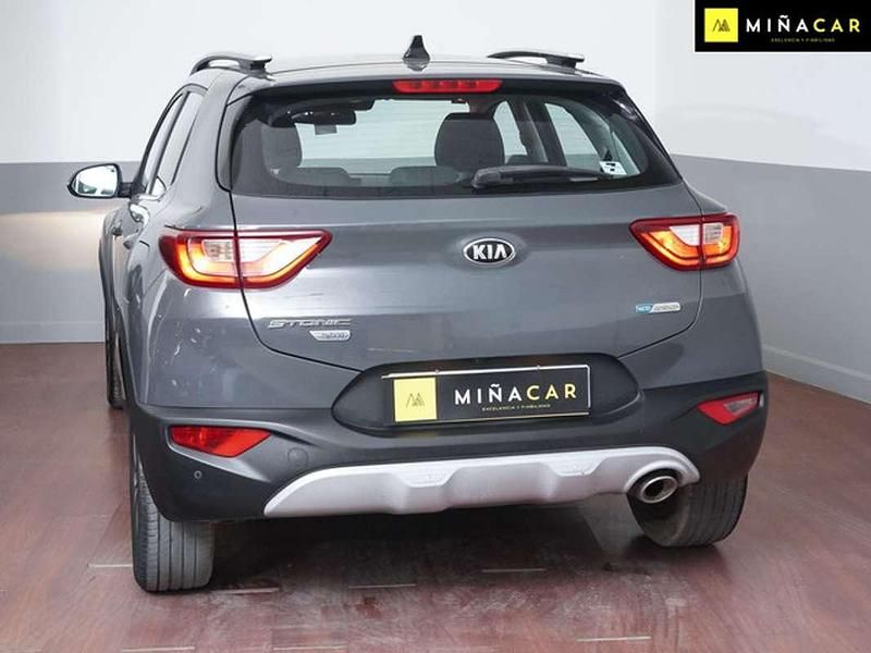 Usado Kia Stonic 101 CV (74 kW) 2021 Gris SUV