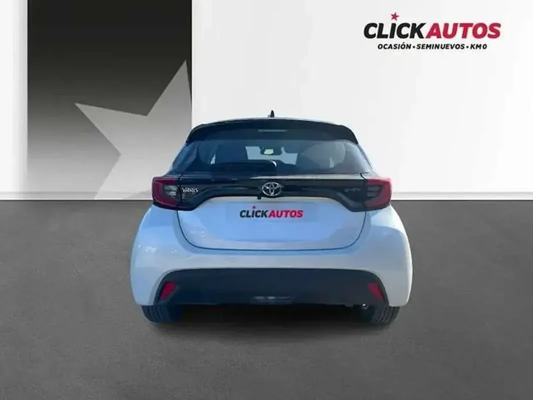 Usado Toyota Yaris Active 116 CV (85 kW) 2025 Blanco Utilitario