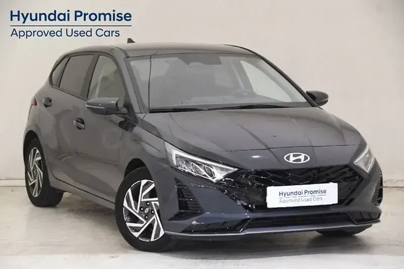 Usado Hyundai i20 100 CV (73 kW) 2025 Gris / plata Utilitario