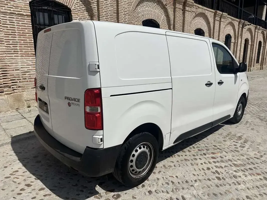 Usado Toyota Proace 140 CV (102 kW) 2021 Blanco Monovolumen