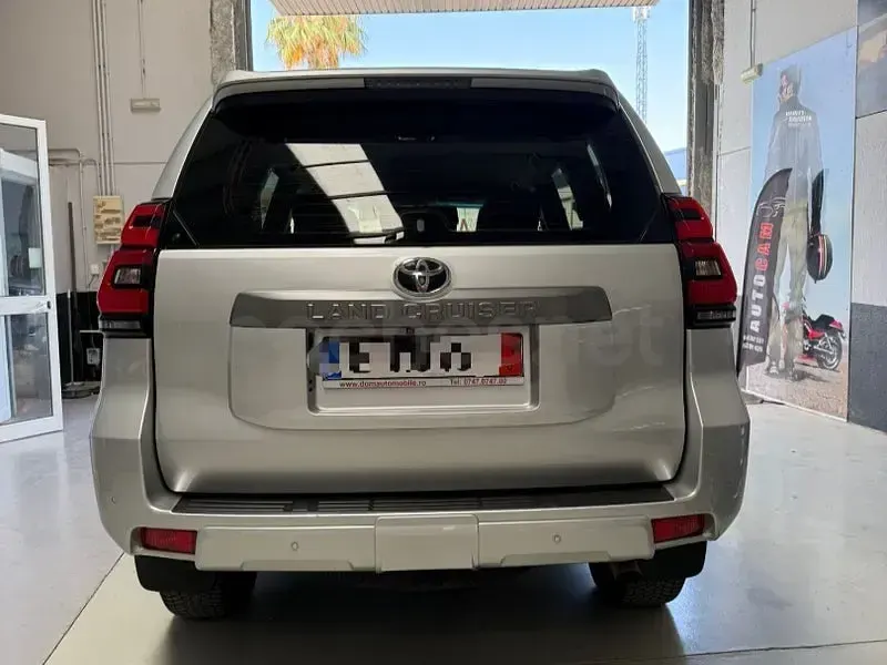 Usado Toyota Land Cruiser 177 CV (130 kW) 2019 Gris / plata SUV